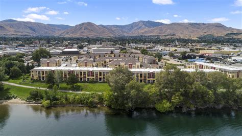 This apartment community also offers amenities such as High Speed Internet, On-Site Maintenance and Off Street Parking and is located on 1101-1105 Red Apple Road in the 98801 zip code. . Apartments in wenatchee